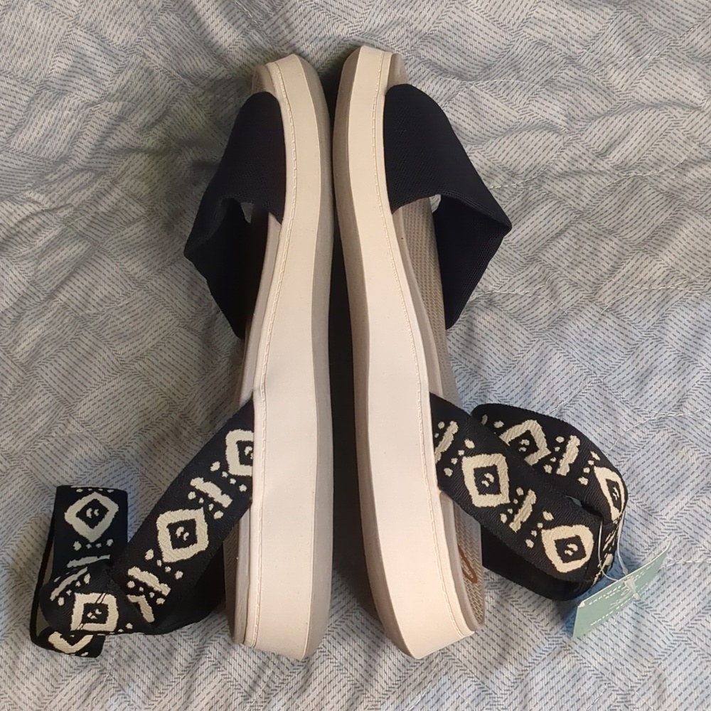 Nordstrom Black and Cream Strap Sandals with Patterned Ankle Band - Picture 8 of 16